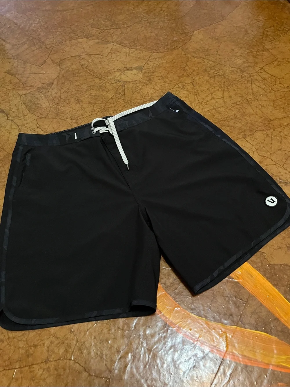 Vuori Black Athletic Shorts with White Drawcord Sz 36 waist NEW